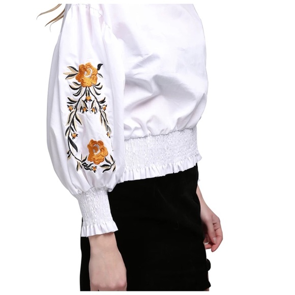 🍁White Embroidery Puff Sleeve Top - Picture 7 of 7